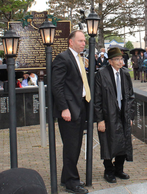 candle lighting ceremomy to remember the holocaust